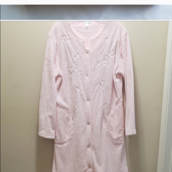 Miss Elaine Robe - Picture 11 of 11